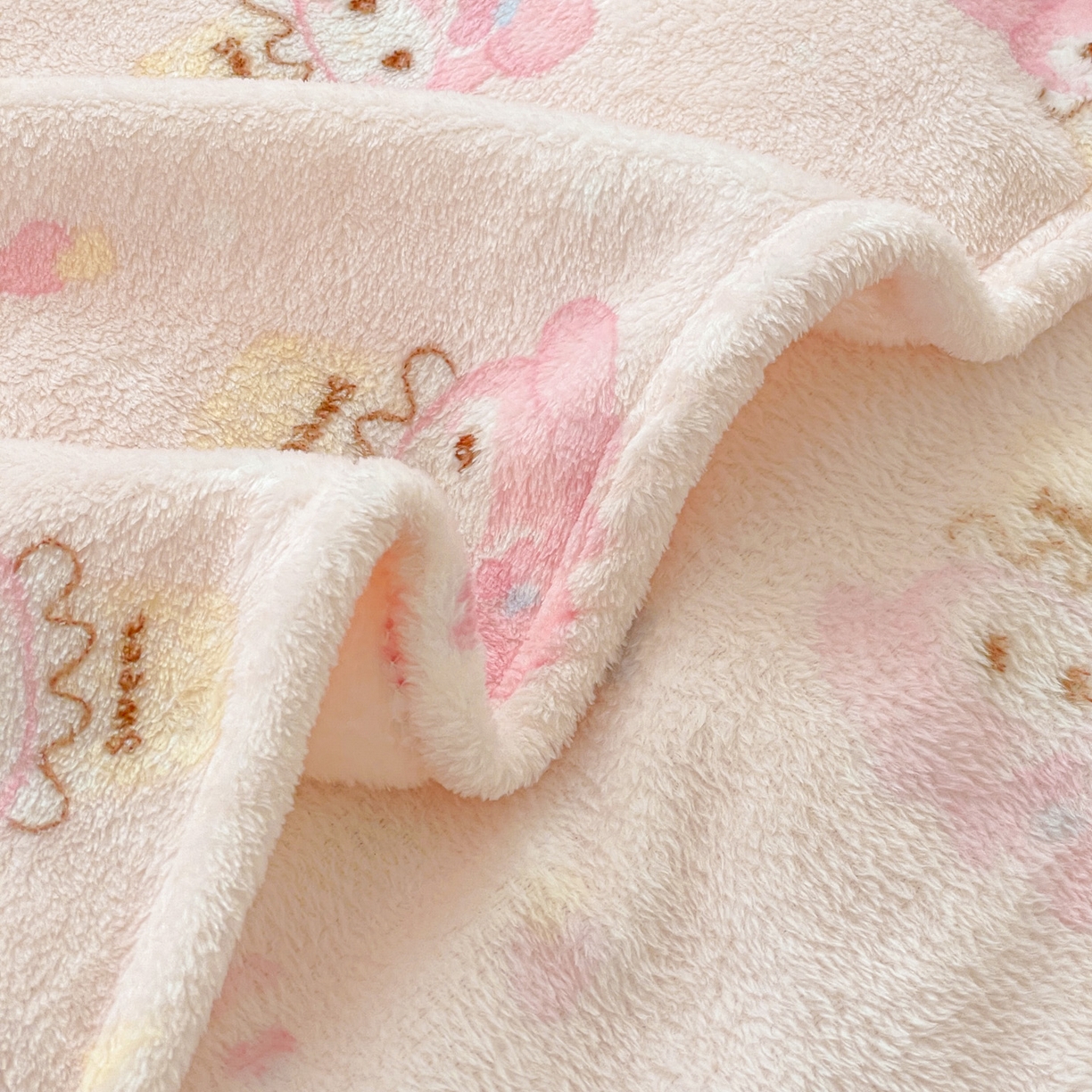 91家纺网 家纺一手货源 找家纺 Mata蔓塔家 2025新款四季款双面印花牛奶绒午休毯毛毯毯子空调毯 甜茶小美