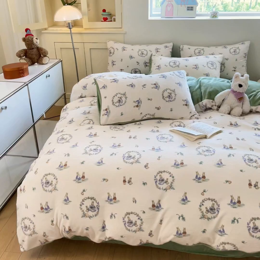 91家纺网 家纺一手货源 找家纺 贝扬思家纺 2025新款软fufu加厚保暖可爱系简约牛奶绒套件系列（小红书推荐）（提供买家秀） 小兔幻境