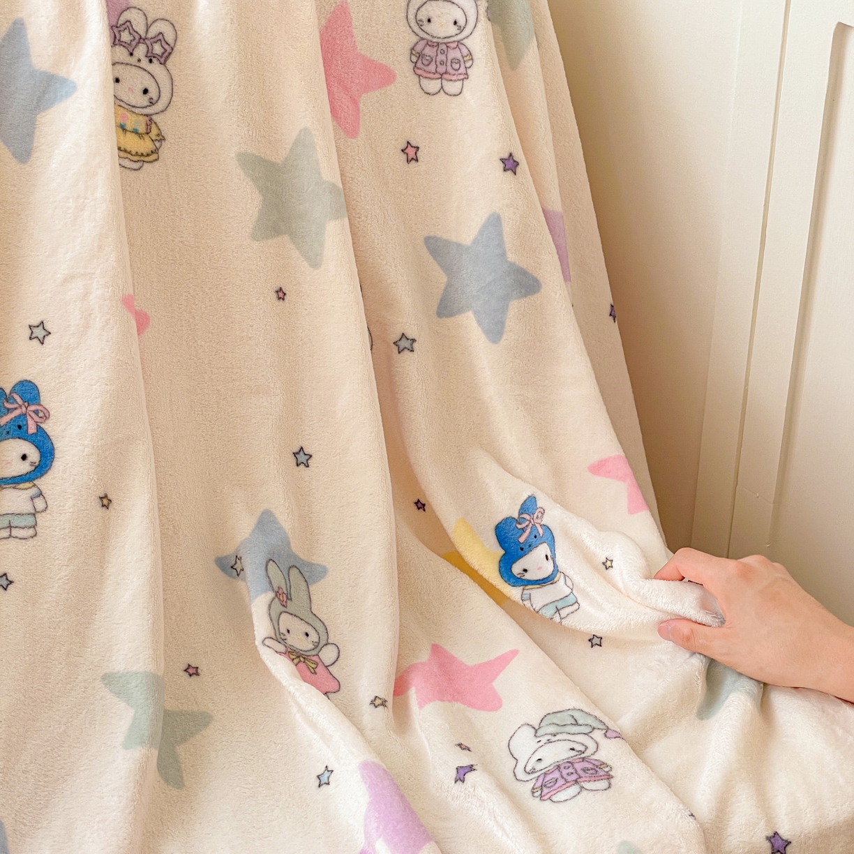 91家纺网 家纺一手货源 找家纺 Mata蔓塔家 2025新款四季款双面印花牛奶绒午休毯毛毯毯子空调毯 星星米菲