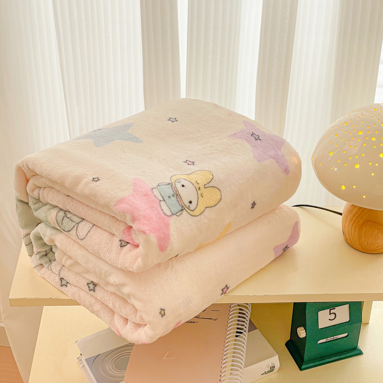 91家纺网 家纺一手货源 找家纺 Mata蔓塔家 2025新款四季款双面印花牛奶绒午休毯毛毯毯子空调毯 星星米菲