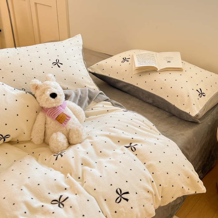 91家纺网 家纺一手货源 找家纺 贝扬思家纺 2025新款软fufu加厚保暖可爱系简约牛奶绒套件系列（小红书推荐）（提供买家秀） 蝴蝶点点心