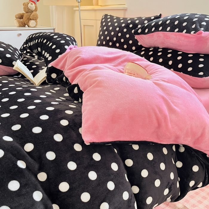 91家纺网 家纺一手货源 找家纺 贝扬思家纺 2025新款软fufu加厚保暖可爱系简约牛奶绒套件系列（小红书推荐）（提供买家秀） 黑珍珠