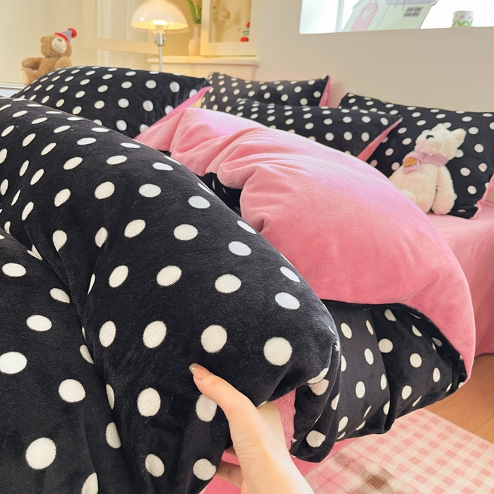 91家纺网 家纺一手货源 找家纺 贝扬思家纺 2025新款软fufu加厚保暖可爱系简约牛奶绒套件系列（小红书推荐）（提供买家秀） 黑珍珠