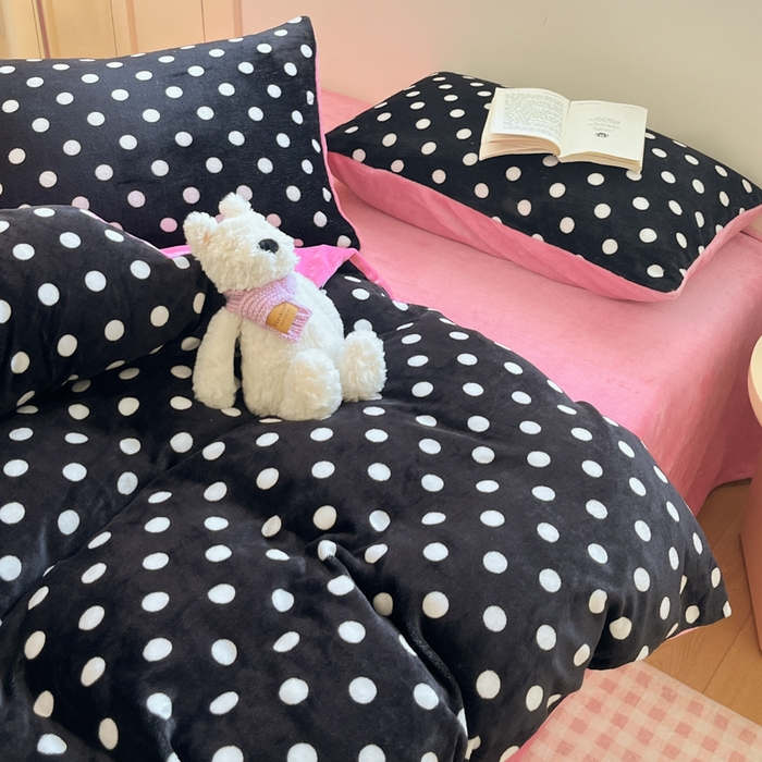 91家纺网 家纺一手货源 找家纺 贝扬思家纺 2025新款软fufu加厚保暖可爱系简约牛奶绒套件系列（小红书推荐）（提供买家秀） 黑珍珠