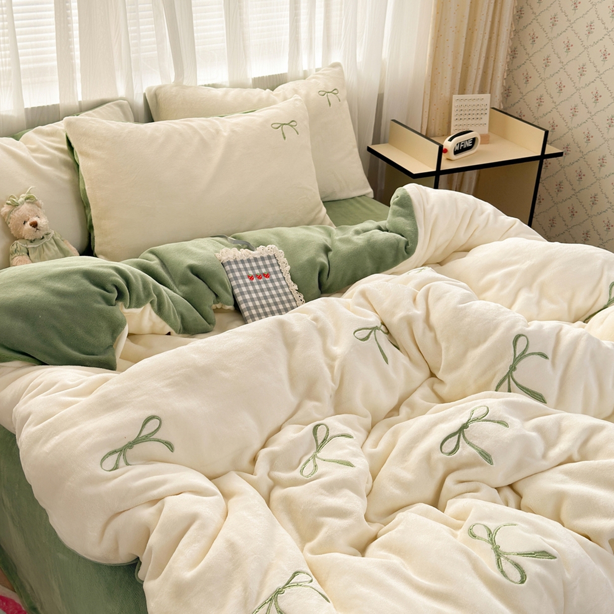 91家纺网 家纺一手货源 找家纺 （总）娜娜 2025新款高克重牛奶绒同心结系列四件套