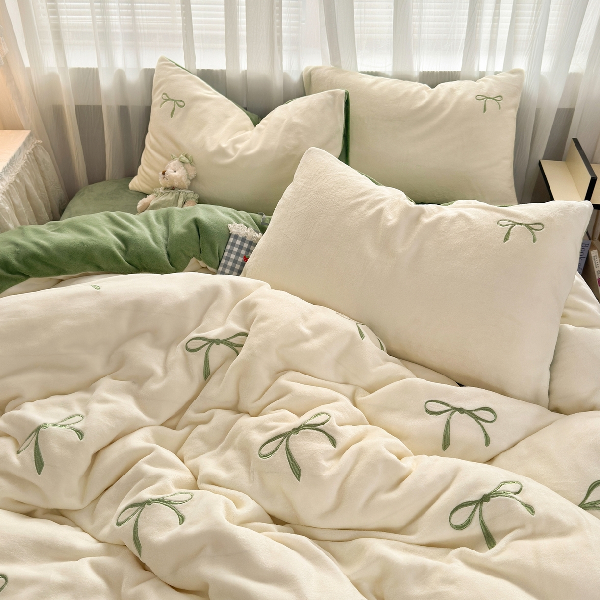 91家纺网 家纺一手货源 找家纺 （总）娜娜 2025新款高克重牛奶绒同心结系列四件套