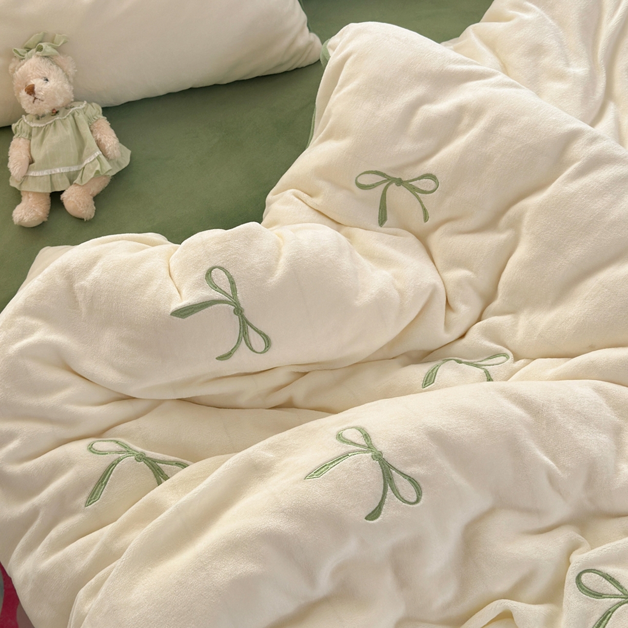 91家纺网 家纺一手货源 找家纺 （总）娜娜 2025新款高克重牛奶绒同心结系列四件套