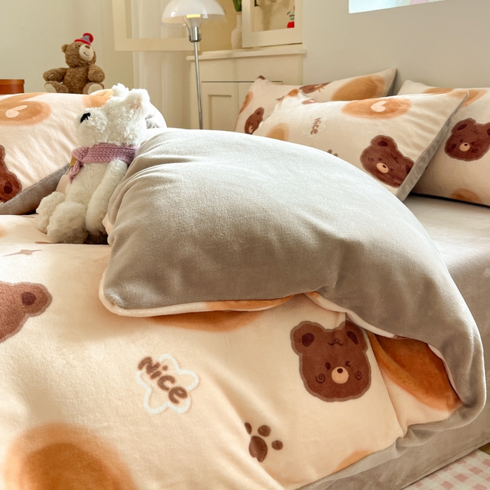 91家纺网 家纺一手货源 找家纺 贝扬思家纺 2025新款软fufu加厚保暖可爱系简约牛奶绒套件系列（小红书推荐）（提供买家秀） 巧克力熊