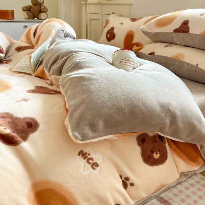 91家纺网 家纺一手货源 找家纺 贝扬思家纺 2025新款软fufu加厚保暖可爱系简约牛奶绒套件系列（小红书推荐）（提供买家秀） 巧克力熊