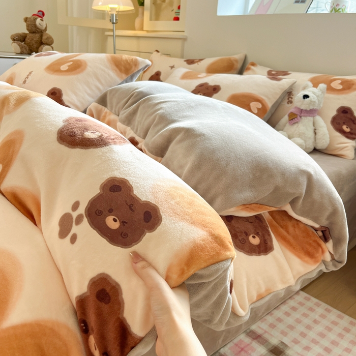 91家纺网 家纺一手货源 找家纺 贝扬思家纺 2025新款软fufu加厚保暖可爱系简约牛奶绒套件系列（小红书推荐）（提供买家秀） 巧克力熊