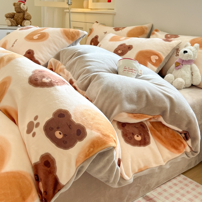 91家纺网 家纺一手货源 找家纺 贝扬思家纺 2025新款软fufu加厚保暖可爱系简约牛奶绒套件系列（小红书推荐）（提供买家秀） 巧克力熊