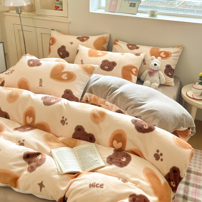 91家纺网 家纺一手货源 找家纺 贝扬思家纺 2025新款软fufu加厚保暖可爱系简约牛奶绒套件系列（小红书推荐）（提供买家秀） 巧克力熊