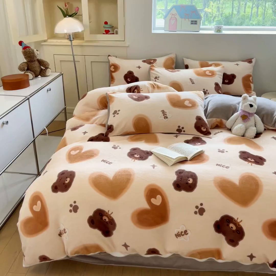 91家纺网 家纺一手货源 找家纺 贝扬思家纺 2025新款软fufu加厚保暖可爱系简约牛奶绒套件系列（小红书推荐）（提供买家秀） 巧克力熊