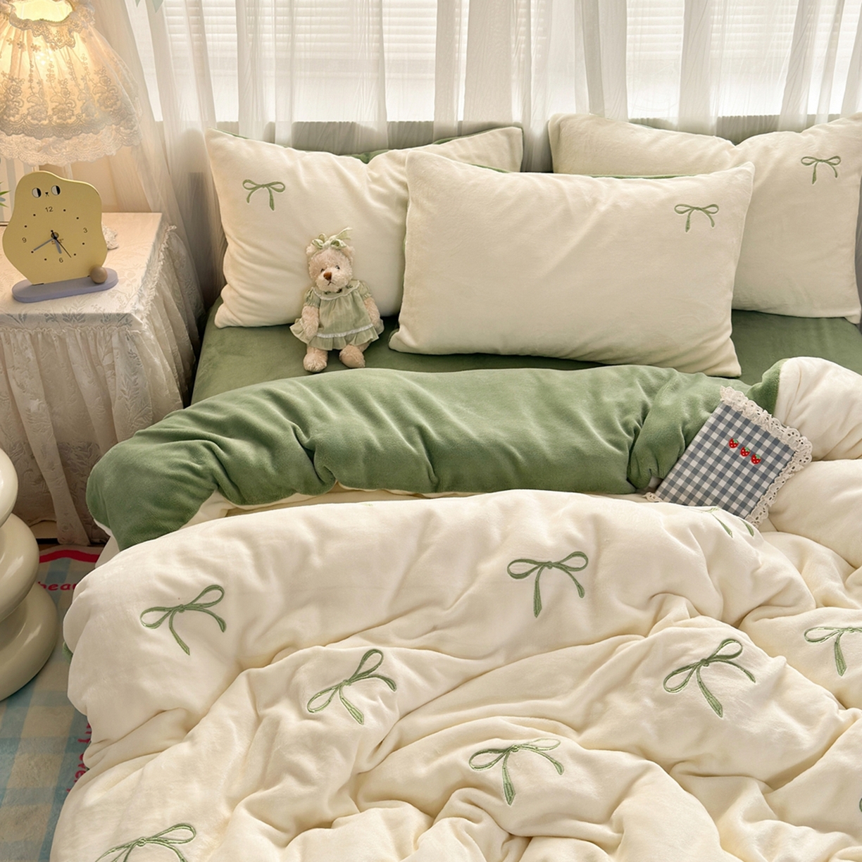 91家纺网 家纺一手货源 找家纺 娜娜 2025新款高克重牛奶绒同心结系列四件套 同心结奶昔白+绿