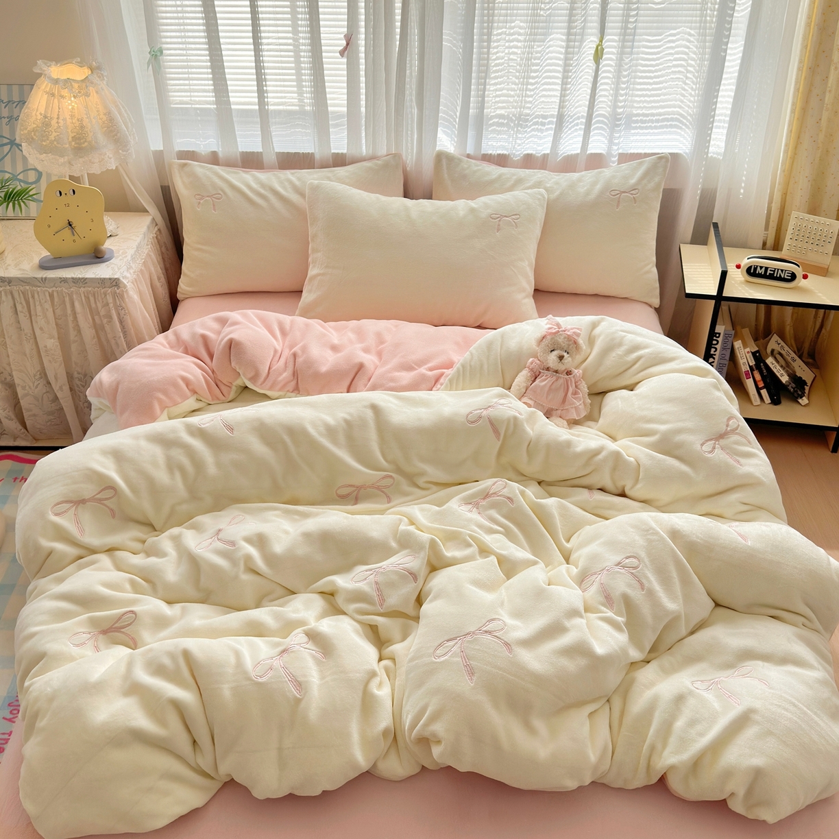 91家纺网 家纺一手货源 找家纺 娜娜 2025新款高克重牛奶绒同心结系列四件套 同心结奶昔白+粉