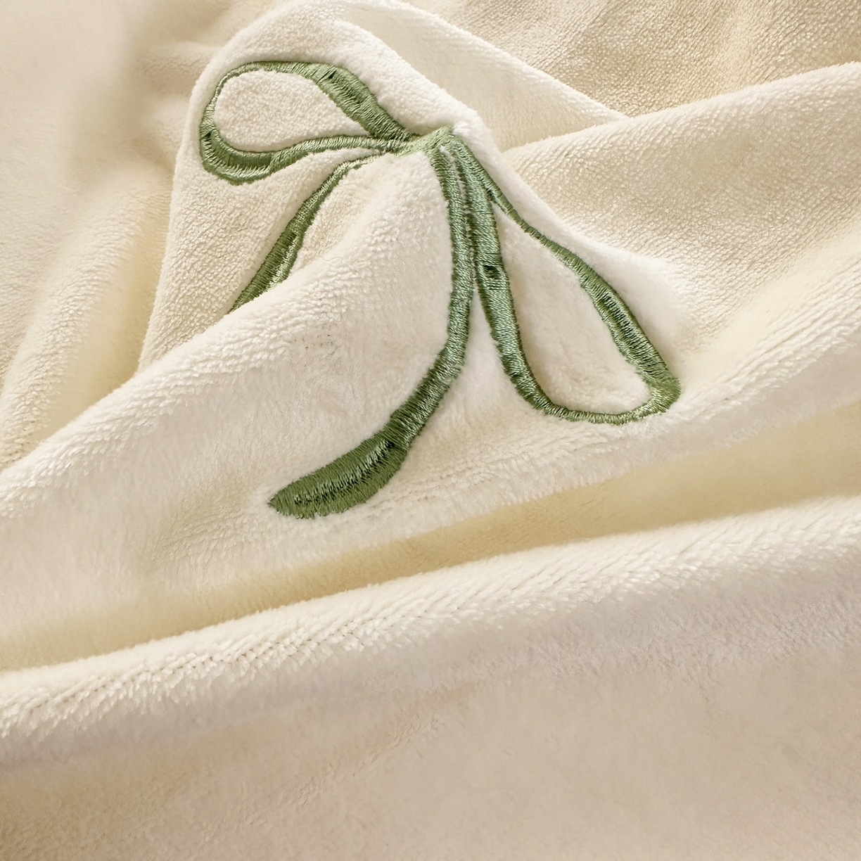 91家纺网 家纺一手货源 找家纺 （总）娜娜 2025新款高克重牛奶绒同心结系列单品被套