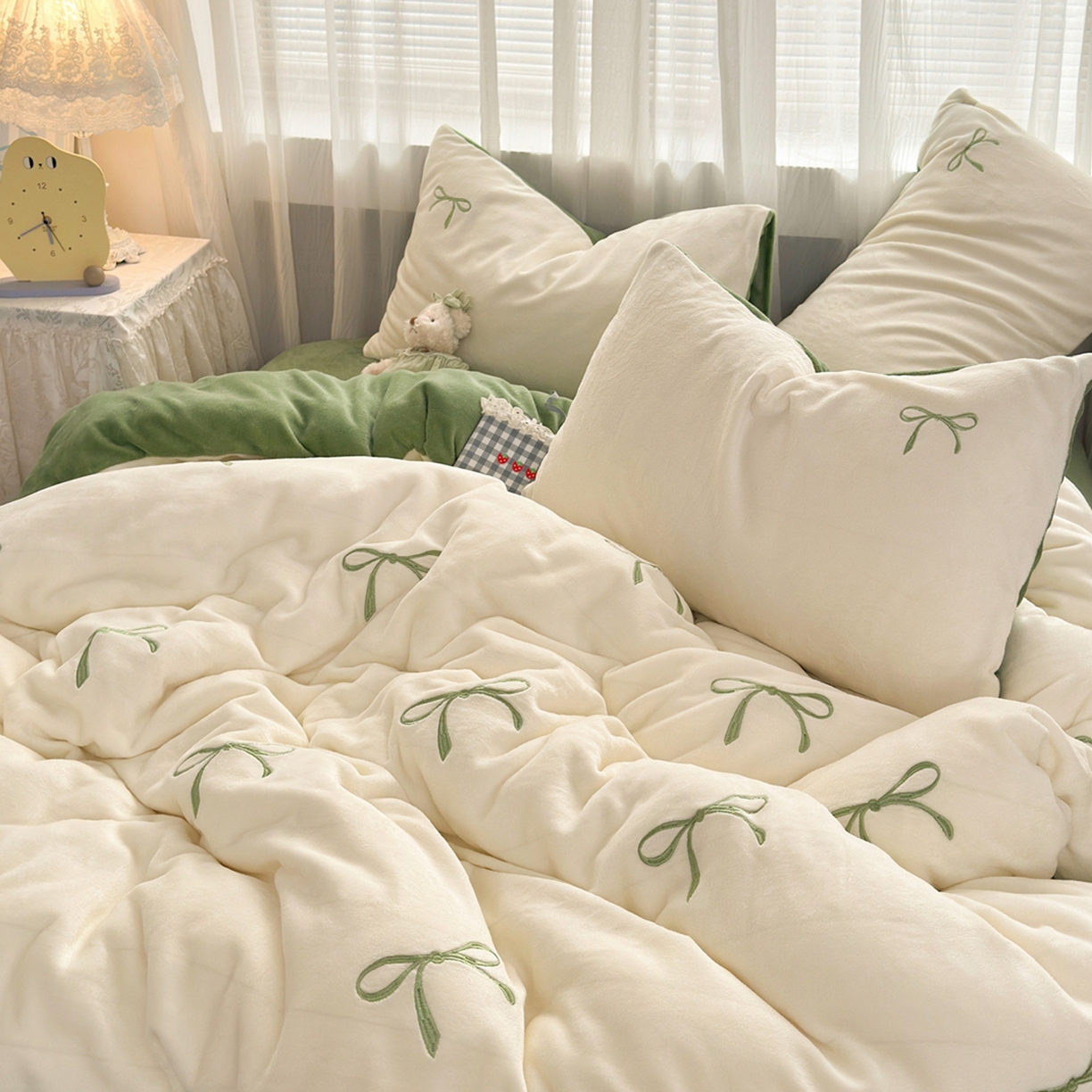 91家纺网 家纺一手货源 找家纺 娜娜 2025新款高克重牛奶绒同心结系列单品被套 同心结奶昔白+绿