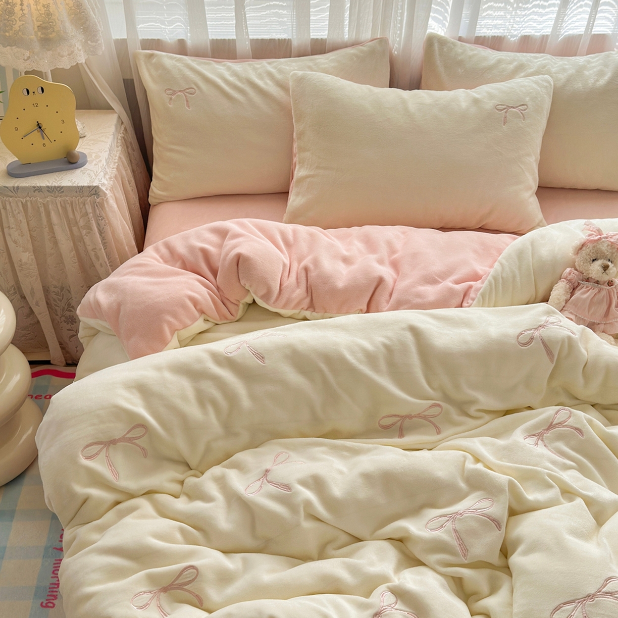 91家纺网 家纺一手货源 找家纺 娜娜 2025新款高克重牛奶绒同心结系列单品被套 同心结奶昔白+粉