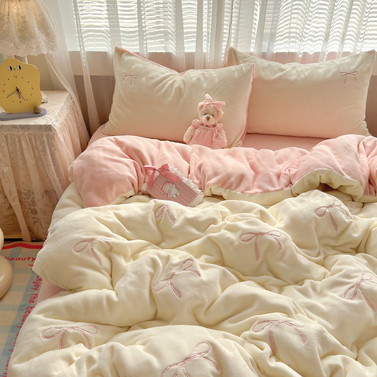 91家纺网 家纺一手货源 找家纺 娜娜 2025新款高克重牛奶绒同心结系列单品被套 同心结奶昔白+粉