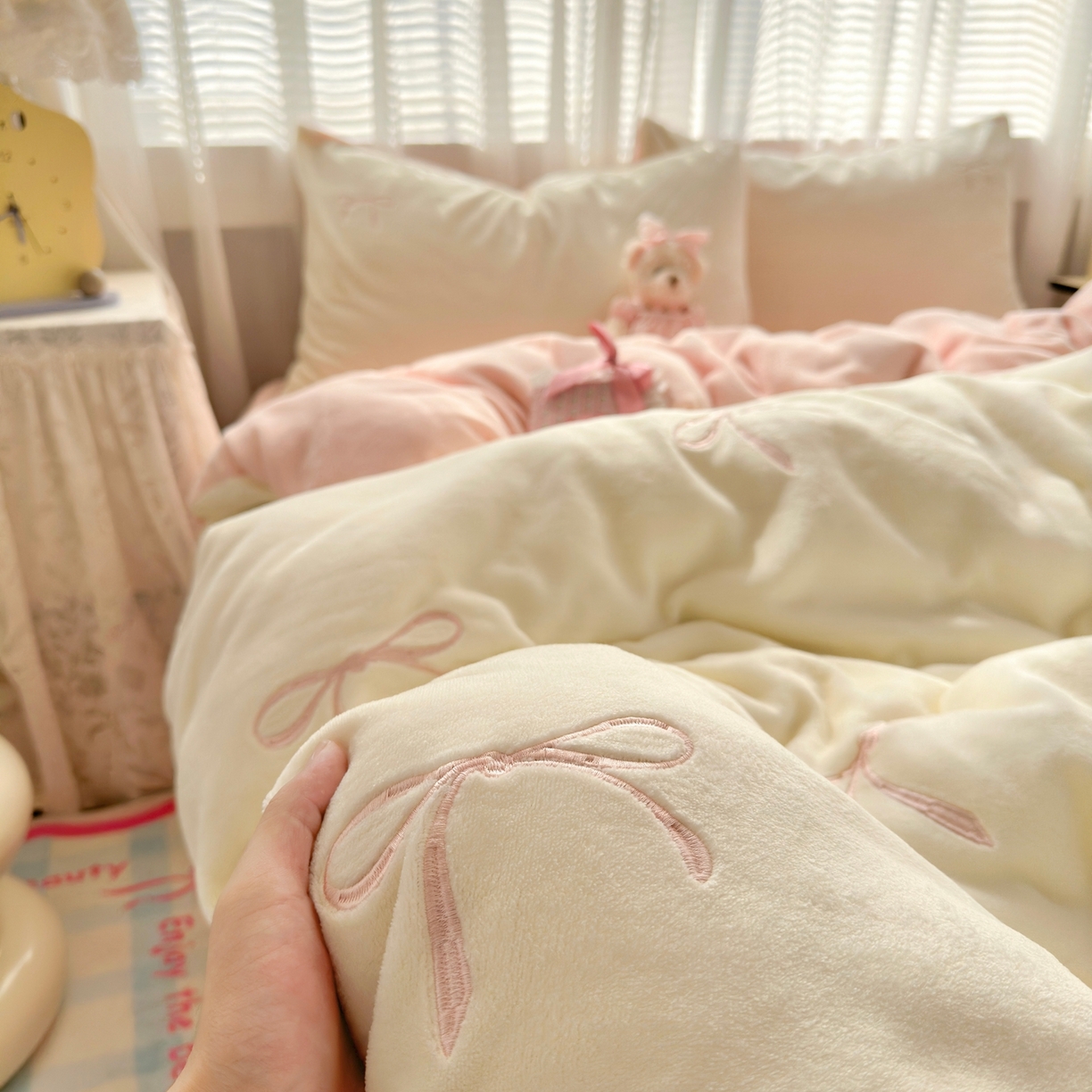 91家纺网 家纺一手货源 找家纺 娜娜 2025新款高克重牛奶绒同心结系列单品被套 同心结奶昔白+粉
