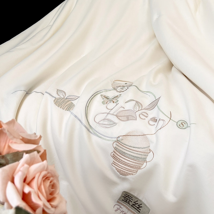 91家纺网 家纺一手货源 找家纺 紫乐 2025新款60支全棉长绒棉绣花蚕丝被纯棉春秋被加厚保暖冬被 奶油白