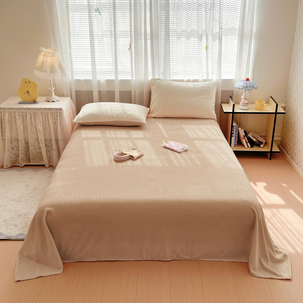 91家纺网 家纺一手货源 找家纺 娜娜 2025新款高克重牛奶绒同心结系列单品床单 牛奶绒床单-奶咖