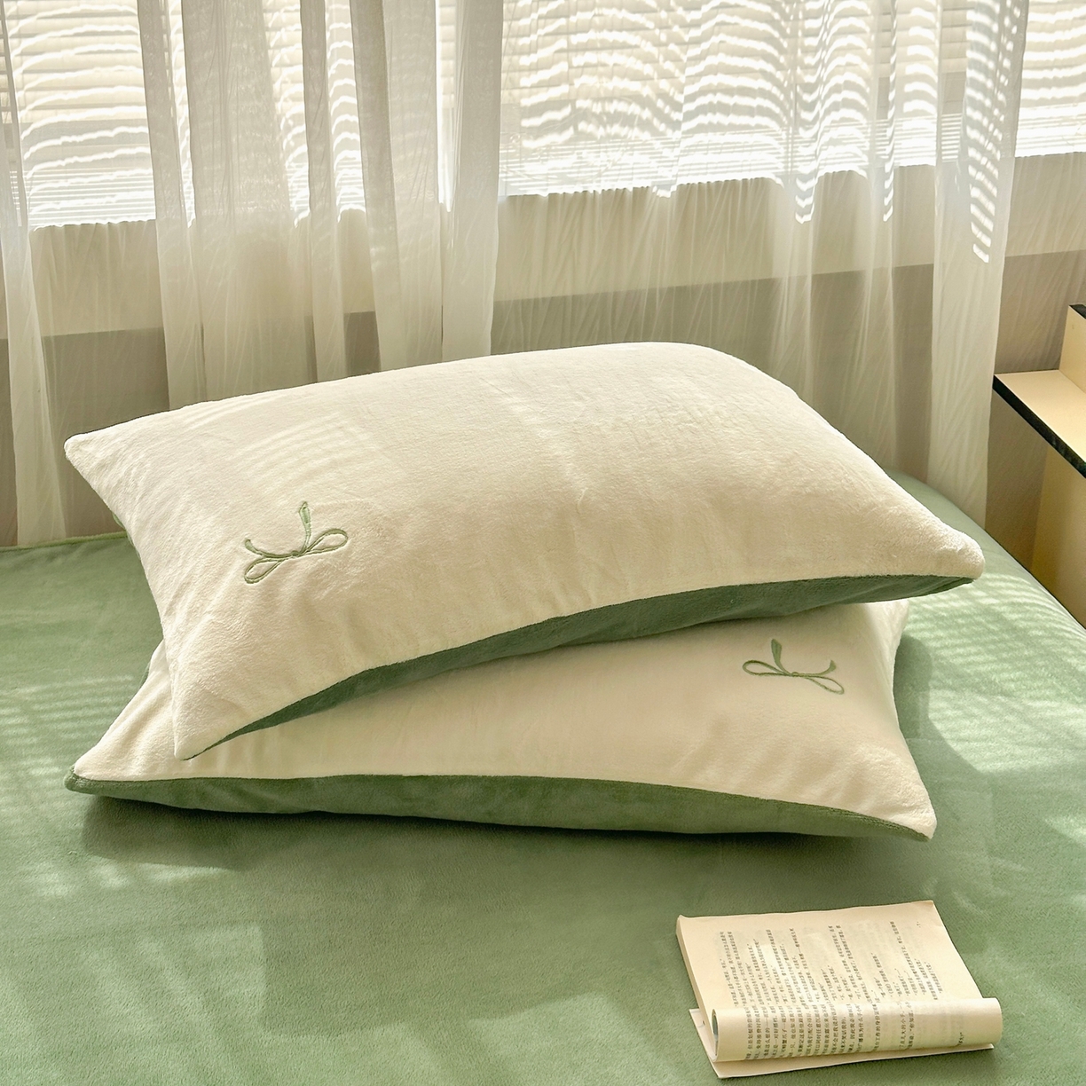 91家纺网 家纺一手货源 找家纺 （总）娜娜 2025新款高克重牛奶绒同心结系列单品枕套