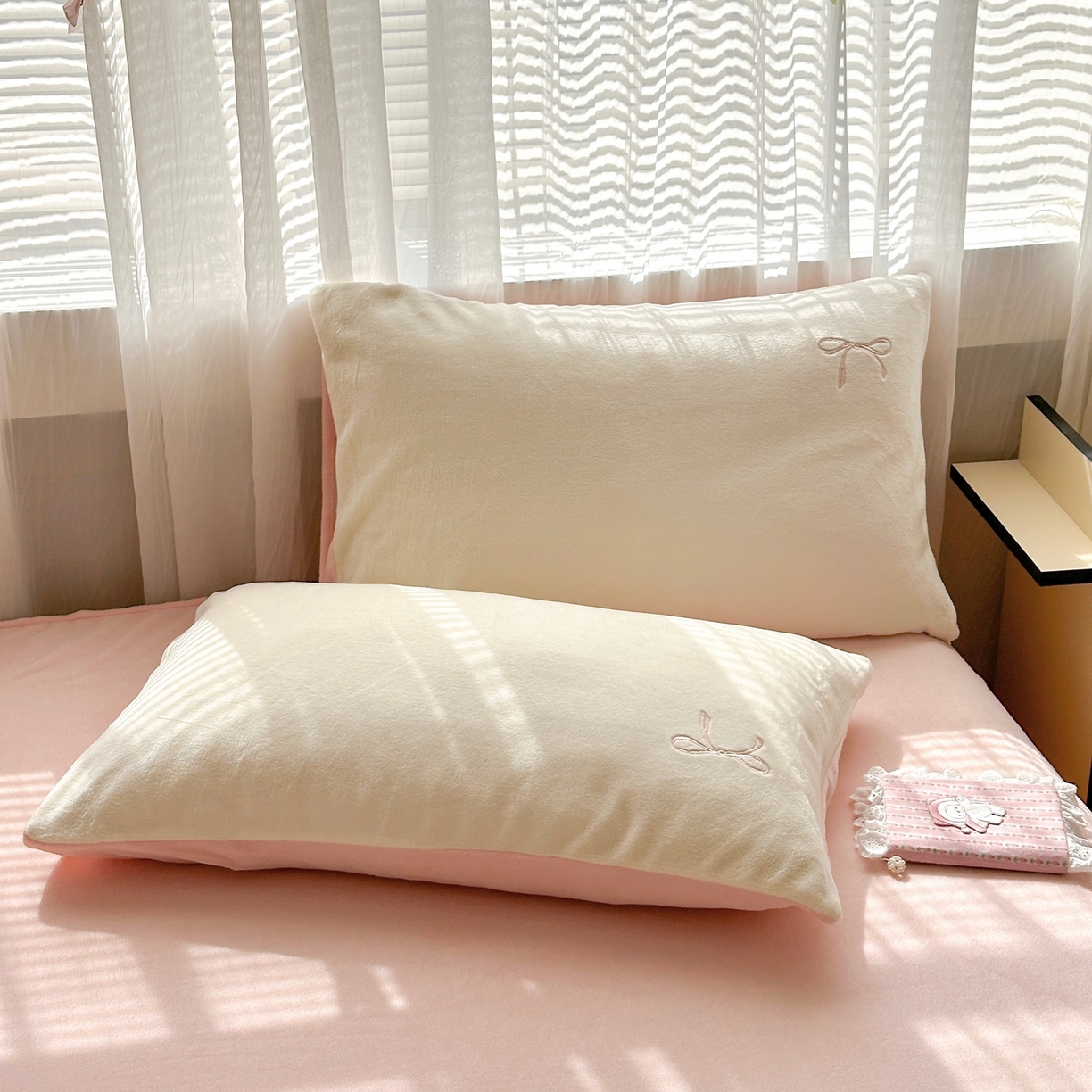 娜娜 2025新款高克重牛奶绒同心结系列单品枕套 同心结白+粉