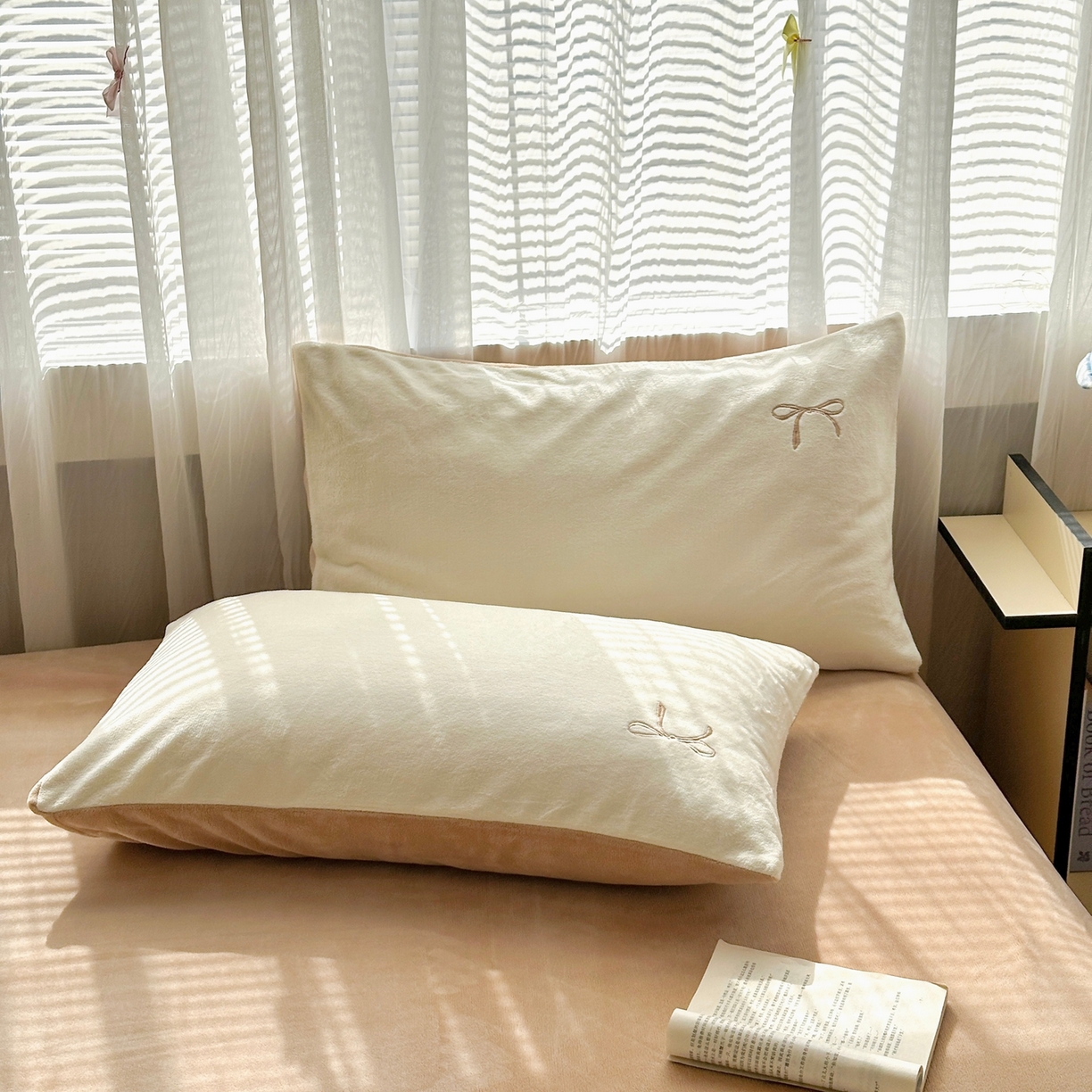 娜娜 2025新款高克重牛奶绒同心结系列单品枕套 同心结白+咖