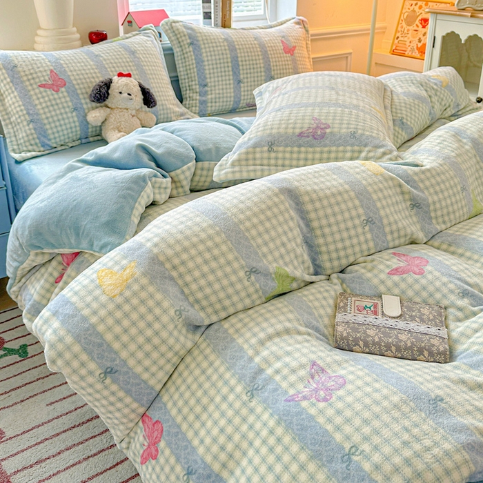 91家纺网 家纺一手货源 找家纺 卡普家居 2025新款加厚保暖牛奶绒系列--四件套 蝶舞格韵