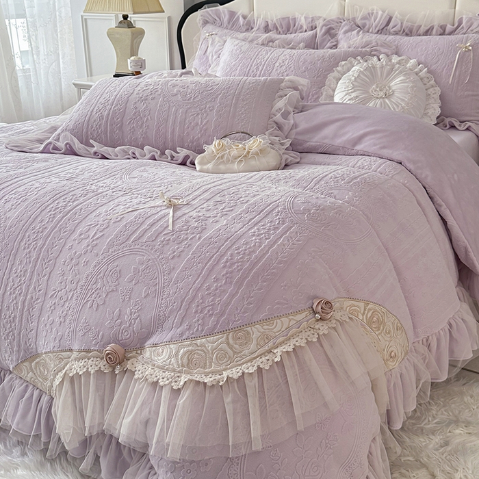 91家纺网 家纺一手货源 找家纺 金绣美居 2025新款加厚雕花牛奶绒四件套-蝶花园 蝶花园-新媚紫