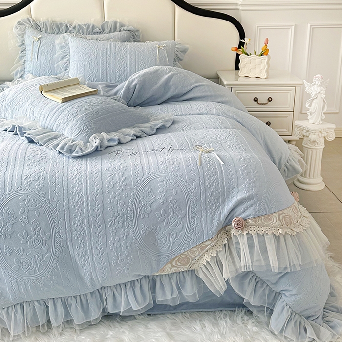 91家纺网 家纺一手货源 找家纺 金绣美居 2025新款加厚雕花牛奶绒四件套-蝶花园 蝶花园-湖水蓝