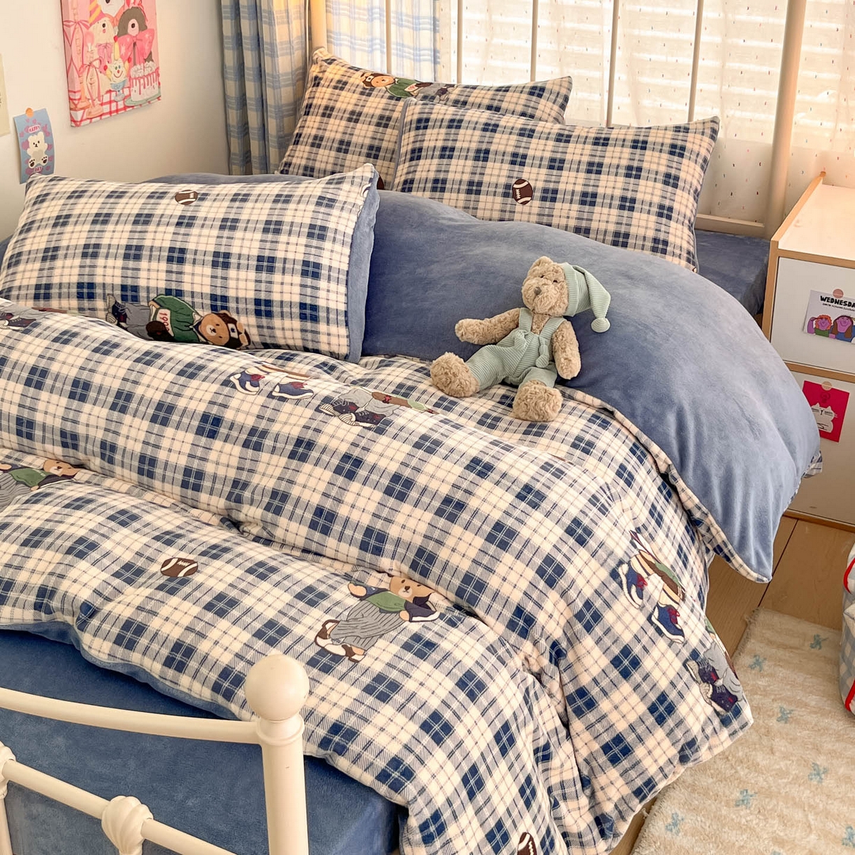 91家纺网 家纺一手货源 找家纺 贝扬思家纺 2025新款软fufu加厚保暖可爱系牛奶绒宿舍床套件系列（小红书推荐）（提供买家秀） 蓝格英伦熊