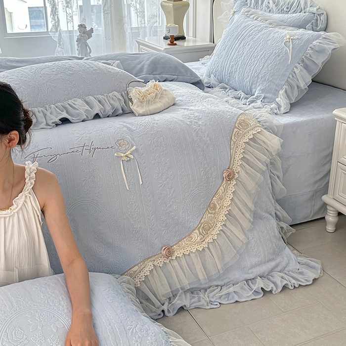 91家纺网 家纺一手货源 找家纺 金绣美居 2025新款加厚雕花牛奶绒四件套-蝶花园 蝶花园-湖水蓝