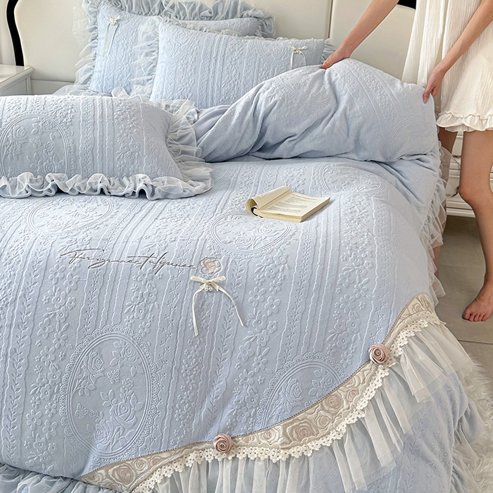 91家纺网 家纺一手货源 找家纺 金绣美居 2025新款加厚雕花牛奶绒四件套-蝶花园 蝶花园-湖水蓝