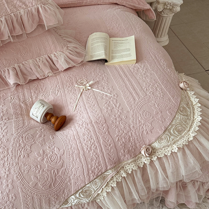 91家纺网 家纺一手货源 找家纺 金绣美居 2025新款加厚雕花牛奶绒四件套-蝶花园 蝶花园-牛奶粉