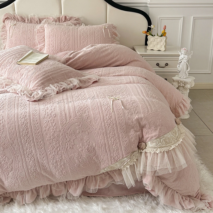 91家纺网 家纺一手货源 找家纺 金绣美居 2025新款加厚雕花牛奶绒四件套-蝶花园 蝶花园-牛奶粉