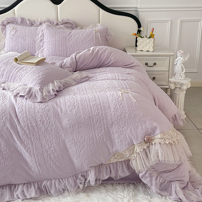 91家纺网 家纺一手货源 找家纺 金绣美居 2025新款加厚雕花牛奶绒四件套-蝶花园 蝶花园-新媚紫