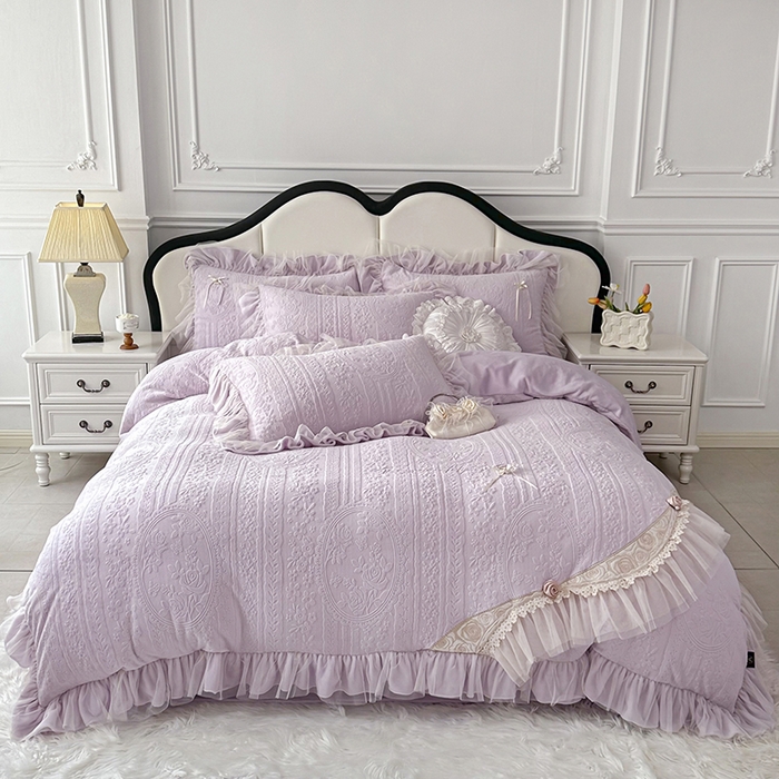 91家纺网 家纺一手货源 找家纺 金绣美居 2025新款加厚雕花牛奶绒四件套-蝶花园 蝶花园-新媚紫