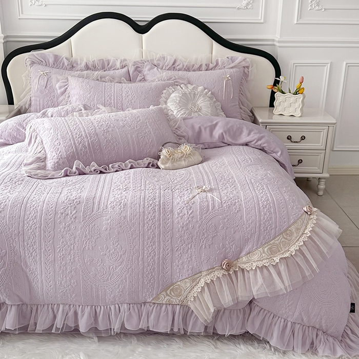 91家纺网 家纺一手货源 找家纺 金绣美居 2025新款加厚雕花牛奶绒四件套-蝶花园 蝶花园-新媚紫