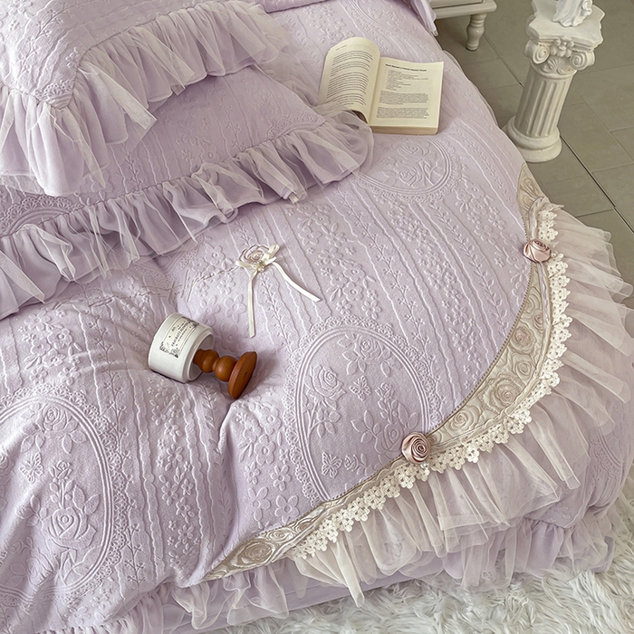 91家纺网 家纺一手货源 找家纺 金绣美居 2025新款加厚雕花牛奶绒四件套-蝶花园 蝶花园-新媚紫