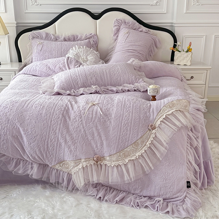 91家纺网 家纺一手货源 找家纺 金绣美居 2025新款加厚雕花牛奶绒四件套-蝶花园 蝶花园-新媚紫
