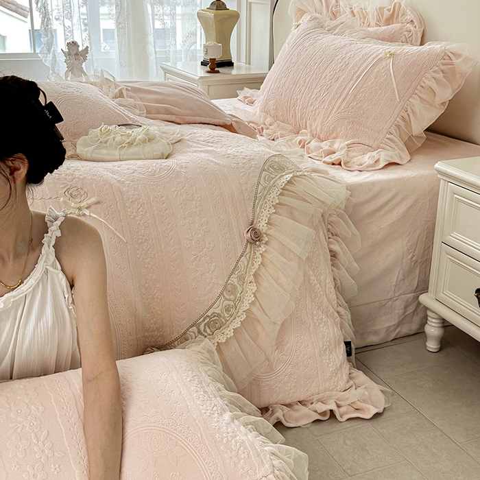 91家纺网 家纺一手货源 找家纺 金绣美居 2025新款加厚雕花牛奶绒四件套-蝶花园 蝶花园-玉色