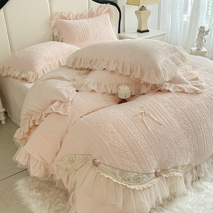 91家纺网 家纺一手货源 找家纺 金绣美居 2025新款加厚雕花牛奶绒四件套-蝶花园 蝶花园-玉色