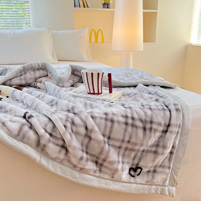 91家纺网 家纺一手货源 找家纺 凯轩毛毯网销专供 2025新款双层学生云毯毛毯保暖毯 爱心狗-灰