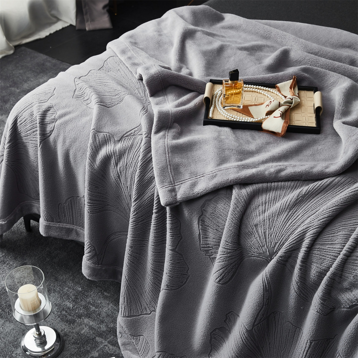 91家纺网 家纺一手货源 找家纺 凯轩毛毯网销专供 2025新款单层雕花毯毛毯婚庆毯保暖毯子 银杏叶  灰