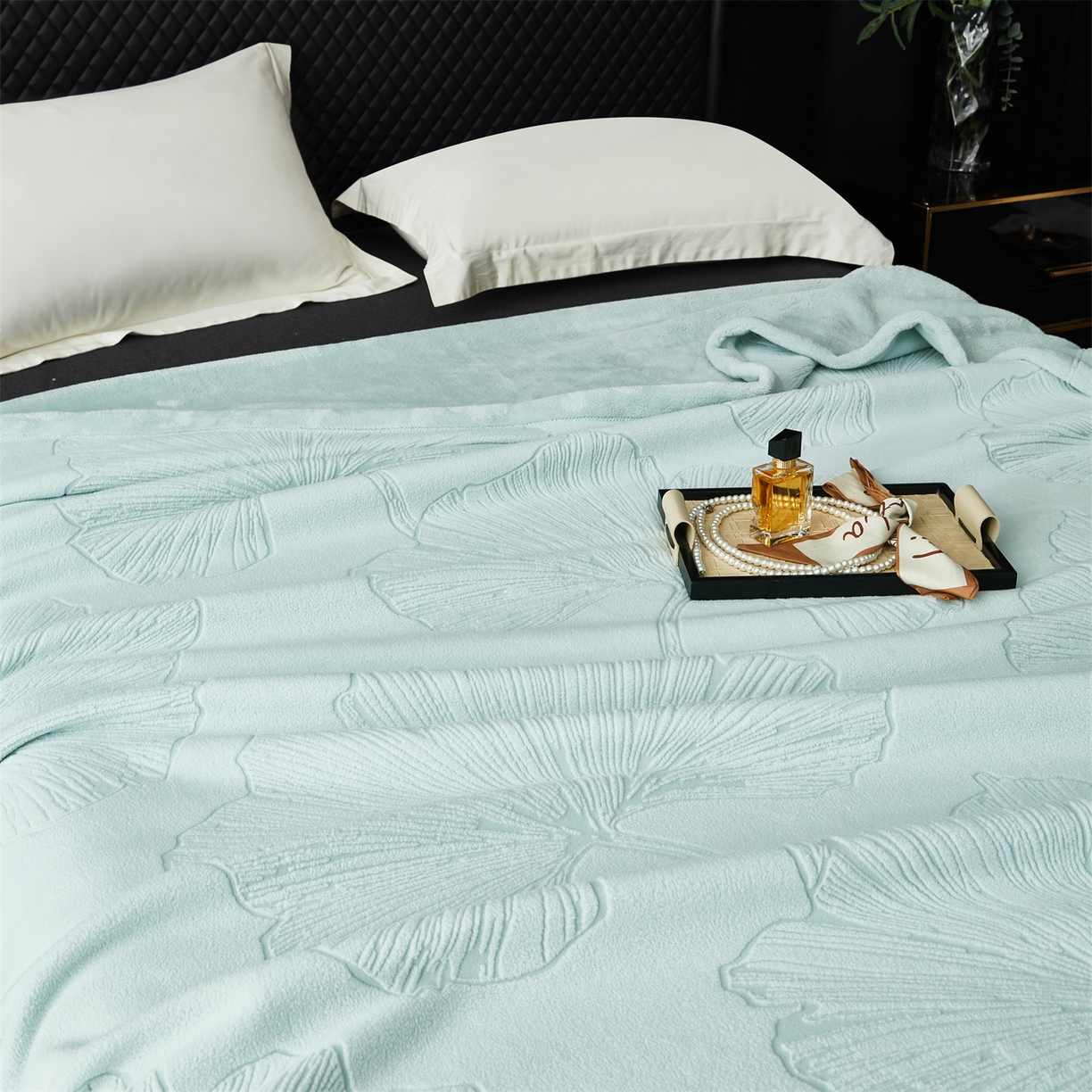 91家纺网 家纺一手货源 找家纺 凯轩毛毯网销专供 2025新款单层雕花毯毛毯婚庆毯保暖毯子 银杏叶 浅绿