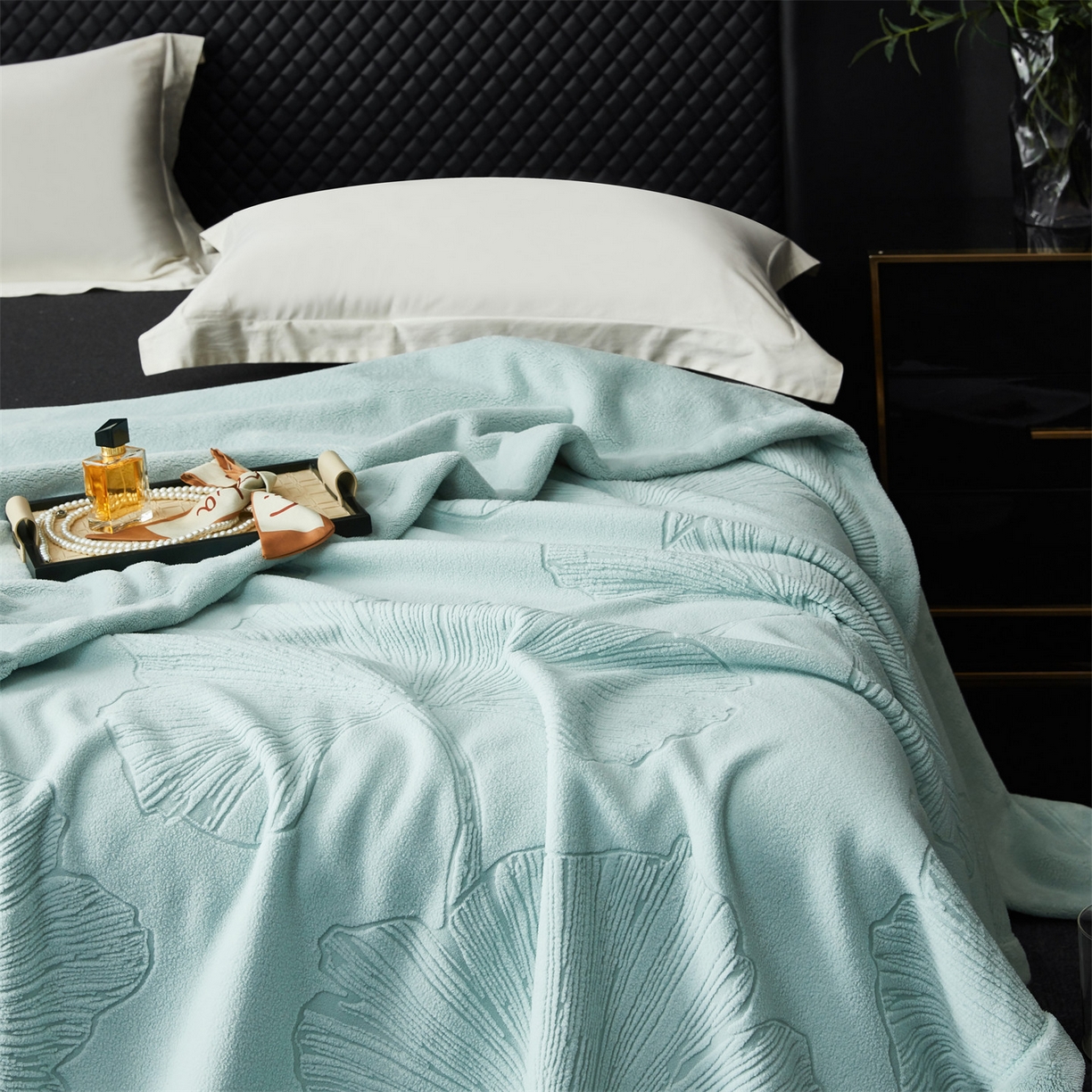 91家纺网 家纺一手货源 找家纺 凯轩毛毯网销专供 2025新款单层雕花毯毛毯婚庆毯保暖毯子 银杏叶 浅绿