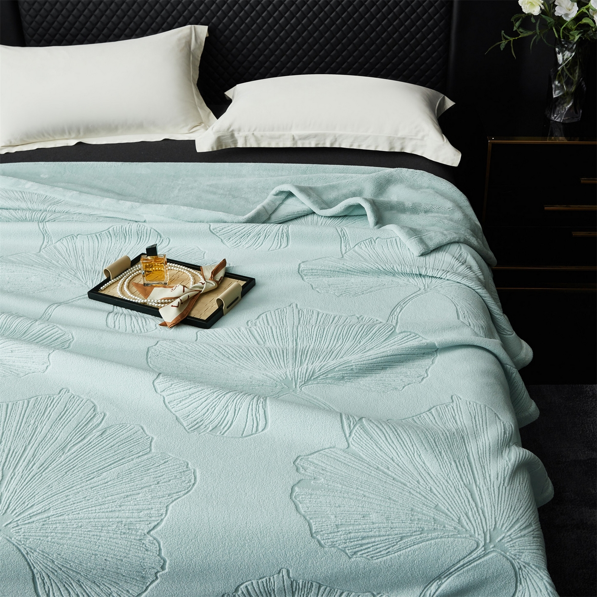 91家纺网 家纺一手货源 找家纺 凯轩毛毯网销专供 2025新款单层雕花毯毛毯婚庆毯保暖毯子 银杏叶 浅绿