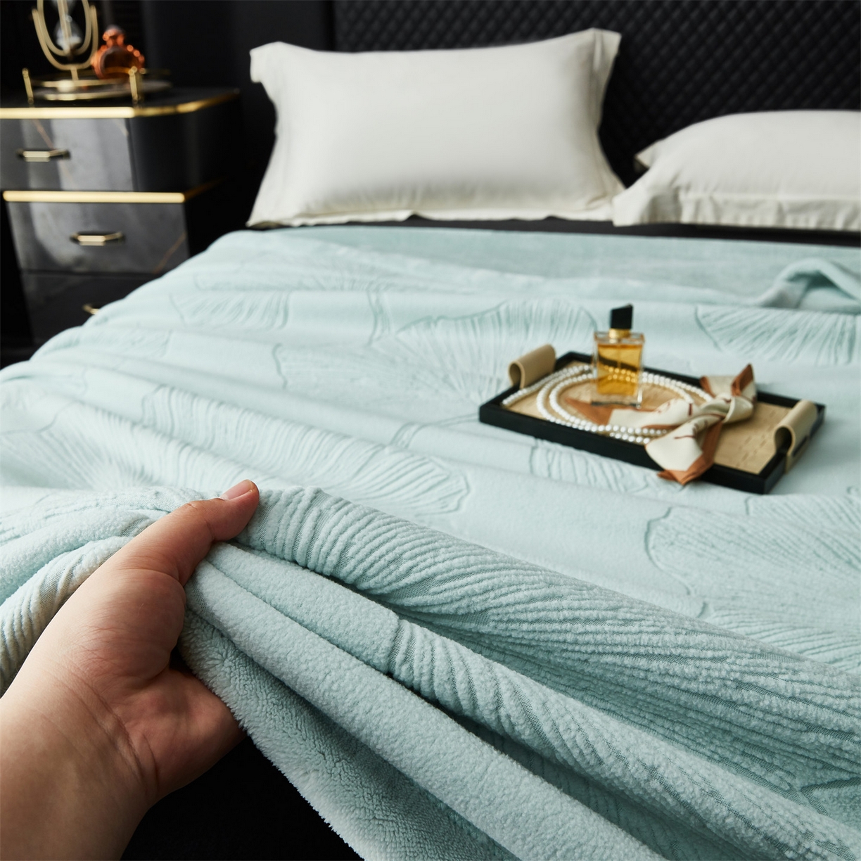 91家纺网 家纺一手货源 找家纺 凯轩毛毯网销专供 2025新款单层雕花毯毛毯婚庆毯保暖毯子 银杏叶 浅绿